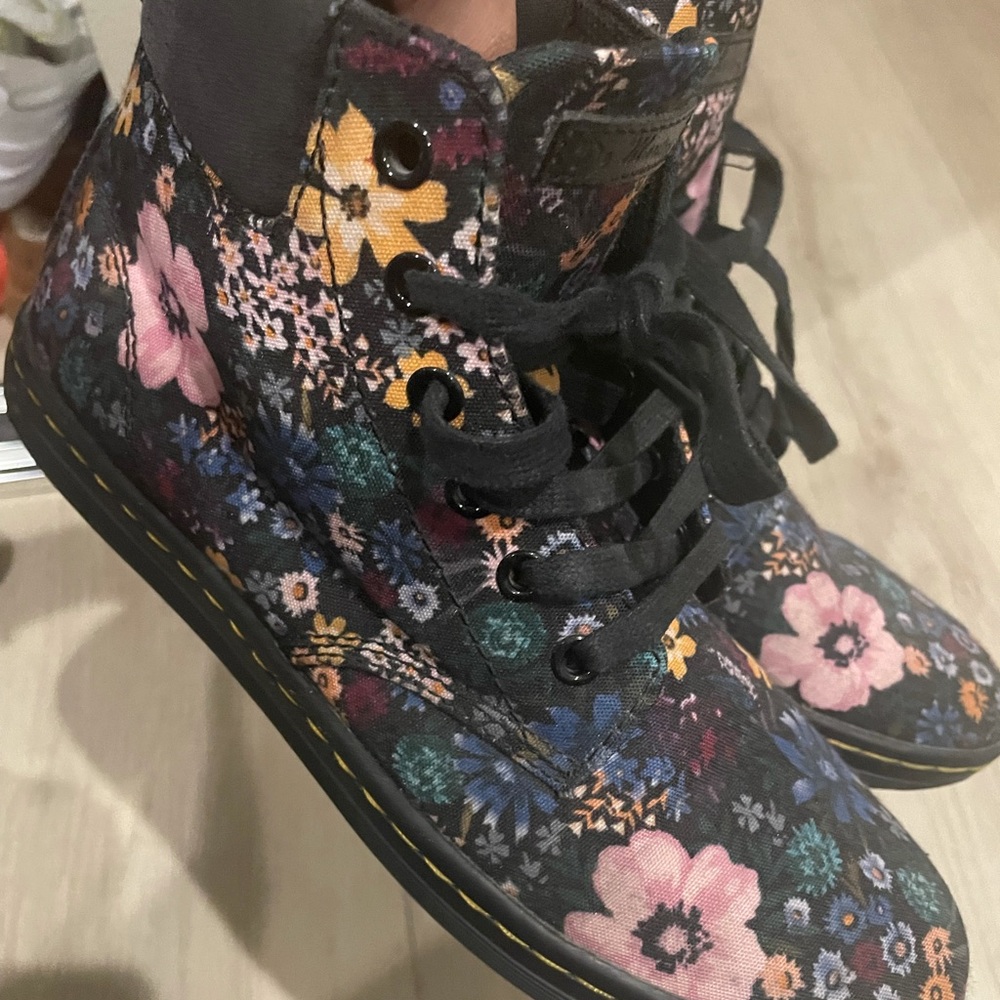 Dr.Martens canvas flower boots